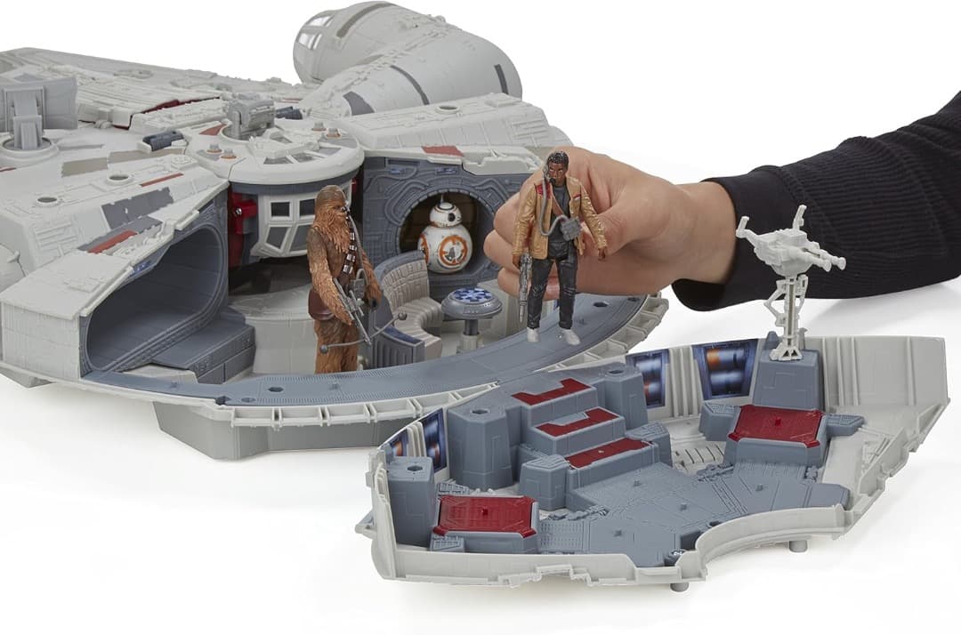 ハズブロ スターウォーズ ミレニアムファルコン 新品・未開封