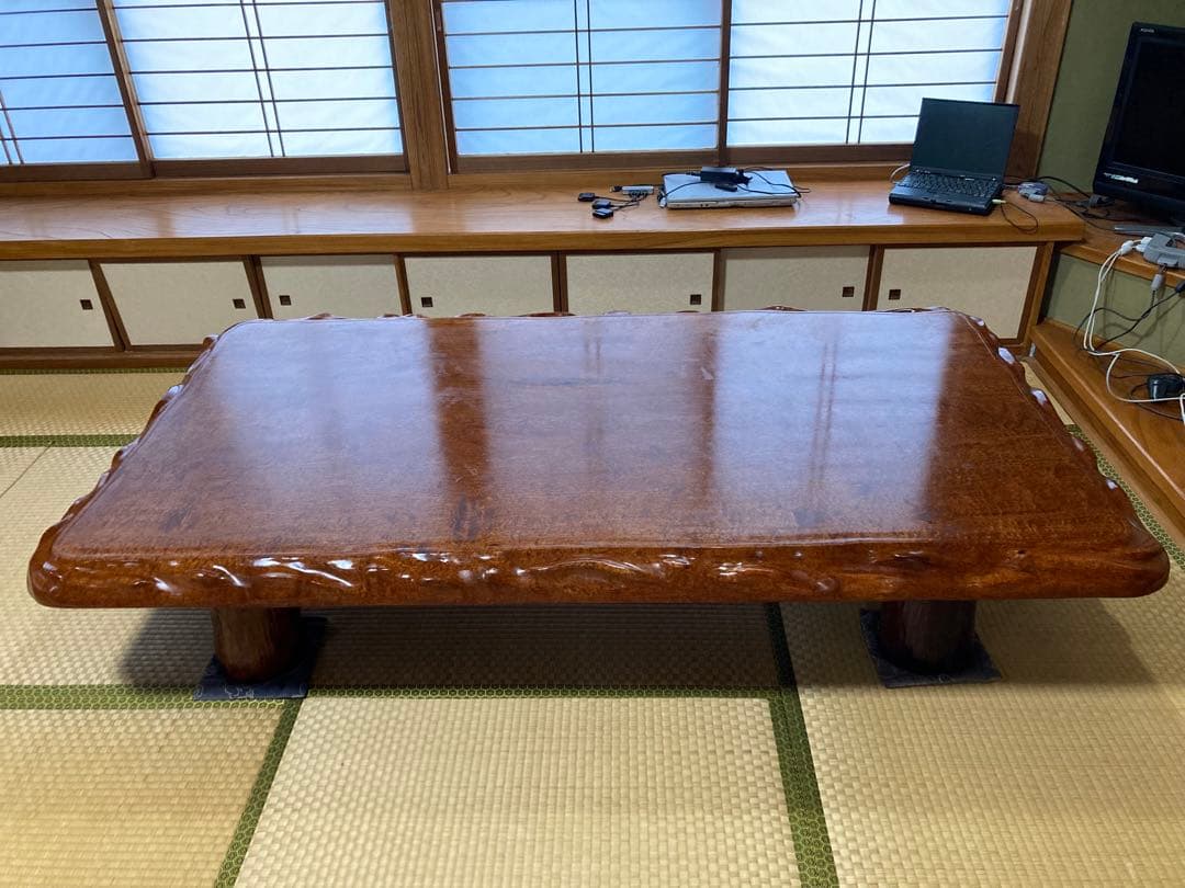 【高級】一枚板　木製長方形座卓 濃い茶色 装飾的な縁取り　アンティーク