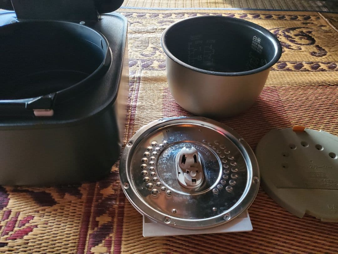 2022年製　HITACHI IH炊飯器 RZ-V100FM