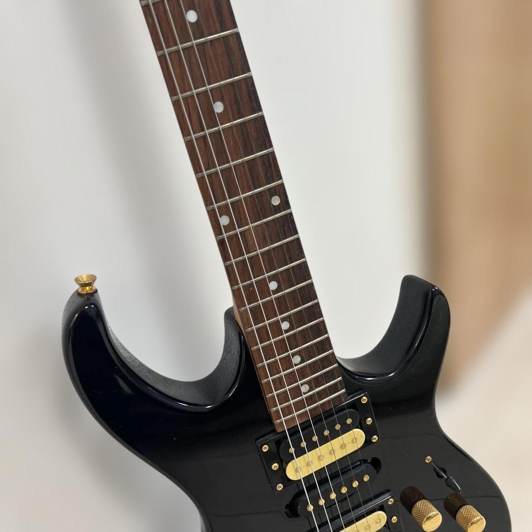 【美品】ミュージックマン エレキベース 黒×金 アーム付き