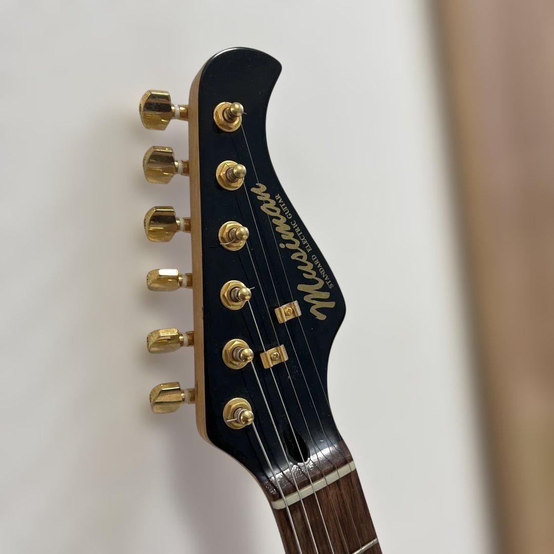 【美品】ミュージックマン エレキベース 黒×金 アーム付き