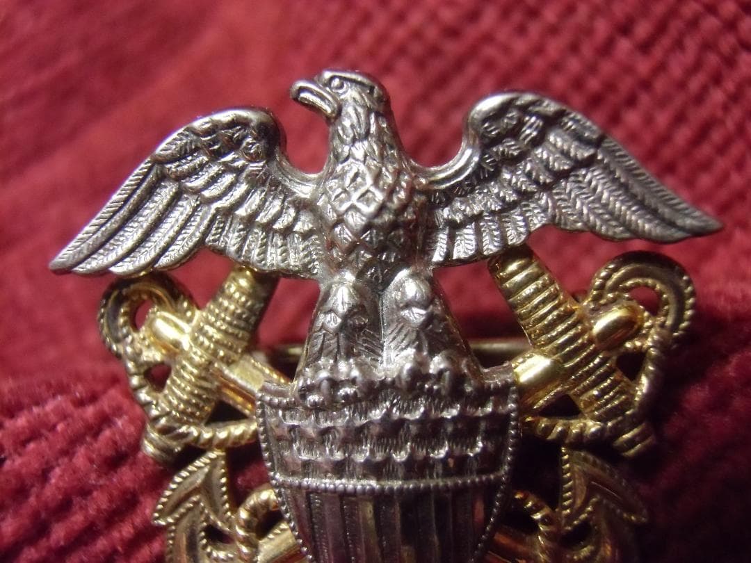 ★１９４０年代＊アメリカ軍＊海軍＊銀製＋金張り製＊将校略帽章（実物）