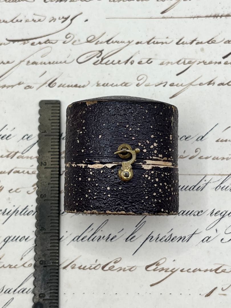 英国アンティークジュエリーボックス レザーラウンド 19世紀末〜1900年頃