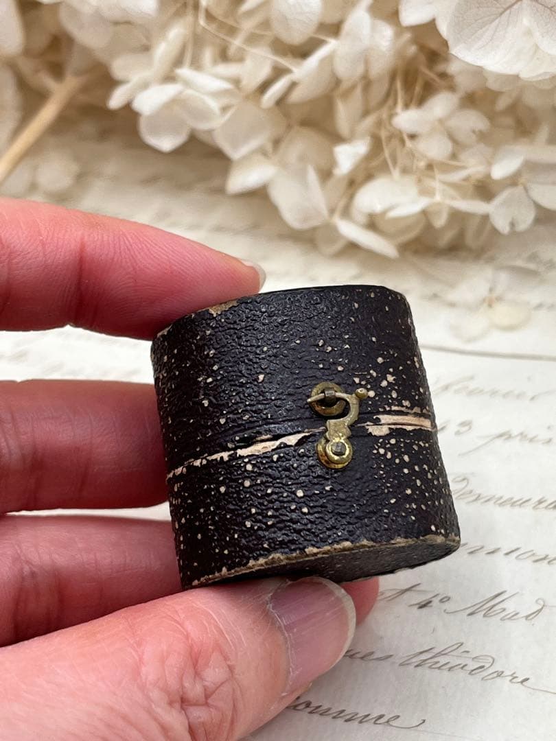 英国アンティークジュエリーボックス レザーラウンド 19世紀末〜1900年頃