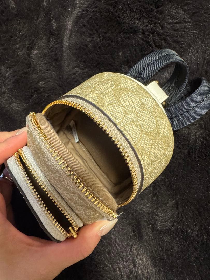 新品未使用 COACH ミニ バックパック チャーム　小物入れ