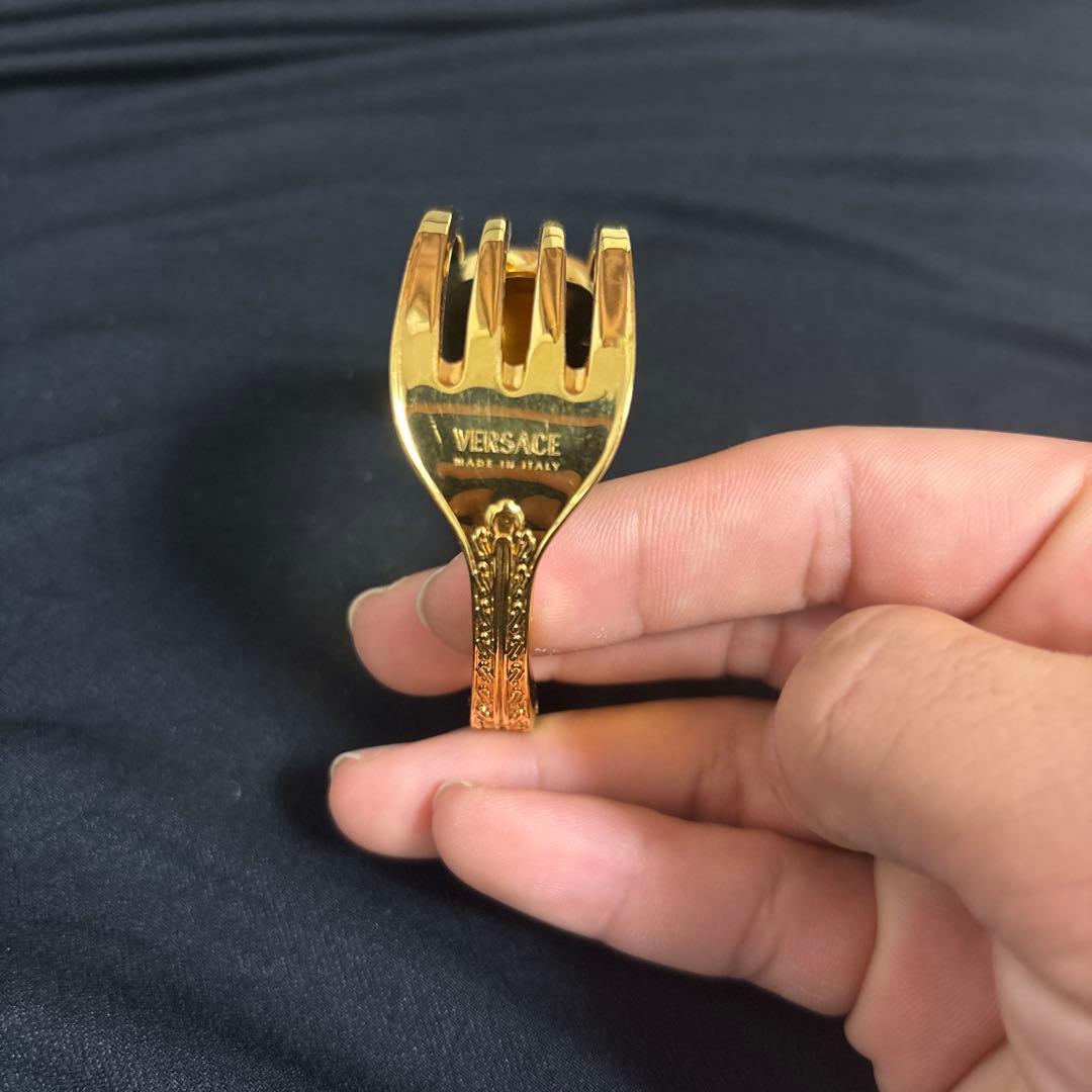 VERSACEゴールドフォークデザインバングル