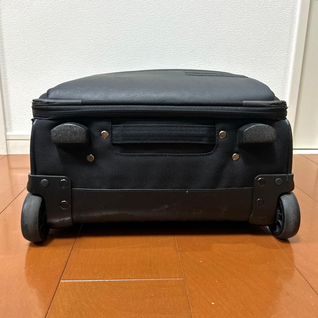 ZERO HALLIBURTON ゼロハリバートン スーツケース　機内