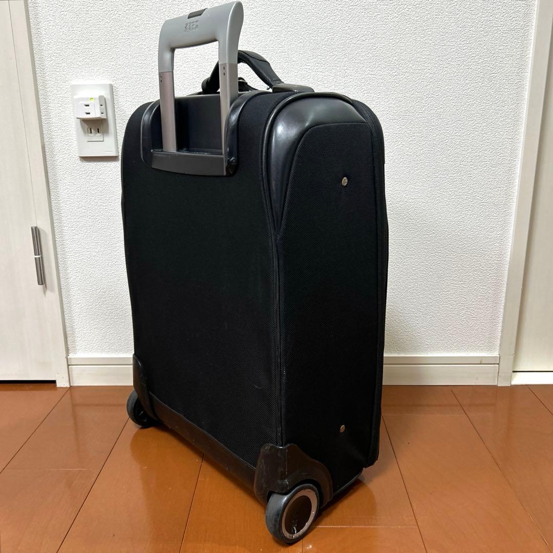 ZERO HALLIBURTON ゼロハリバートン スーツケース　機内
