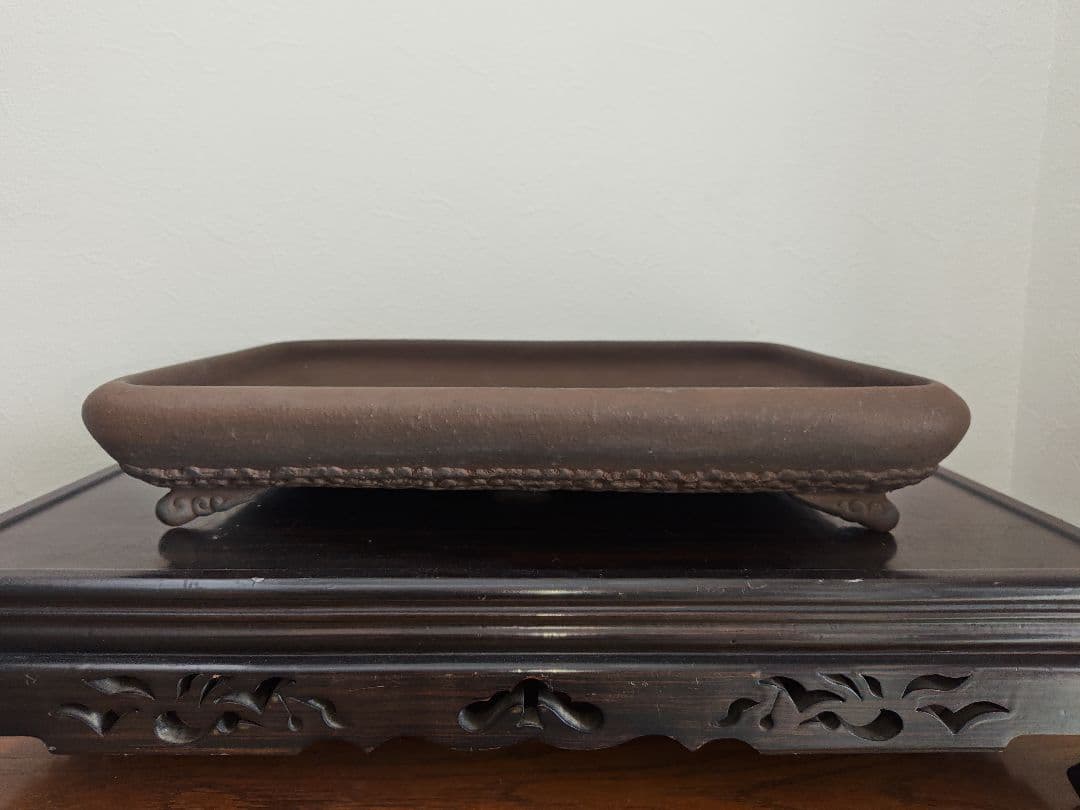 茶色の陶器製四角鉢　落款あり 中型