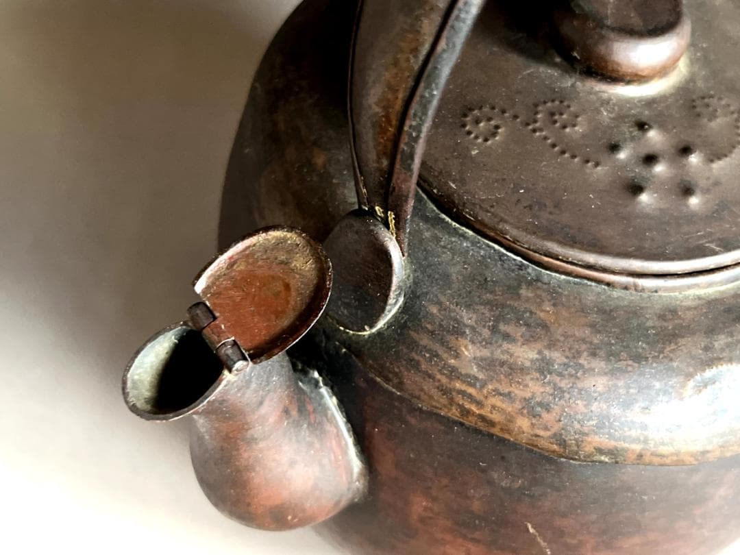 やかん■銅製 花唐草紋湯沸 古い薬缶注水 銅茶瓶 丸型茶釜 水差し モール■
