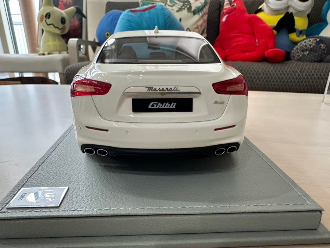 Maserati Ghibli ホワイト 1/43 ミニカー