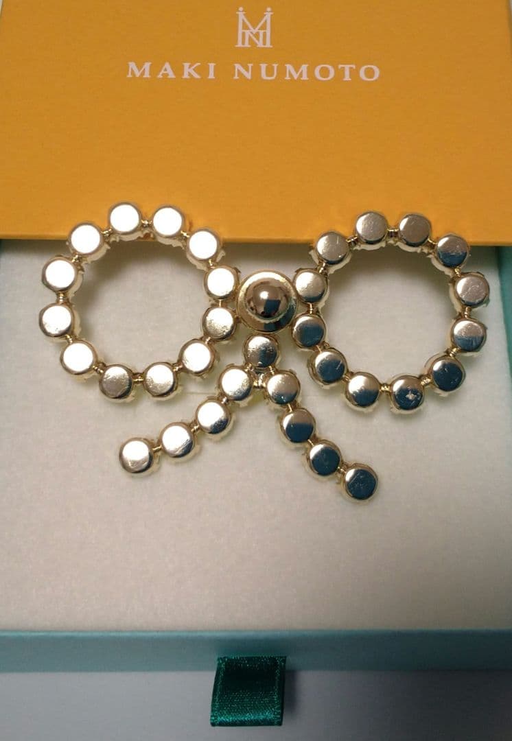 マキヌモト　リボンブローチ　MAKI NUMOTO