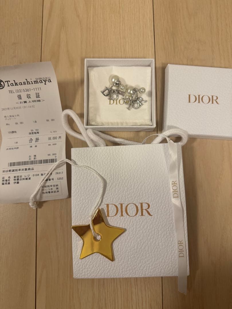 【極美品】Dior パール ロゴ ピアス 未使用