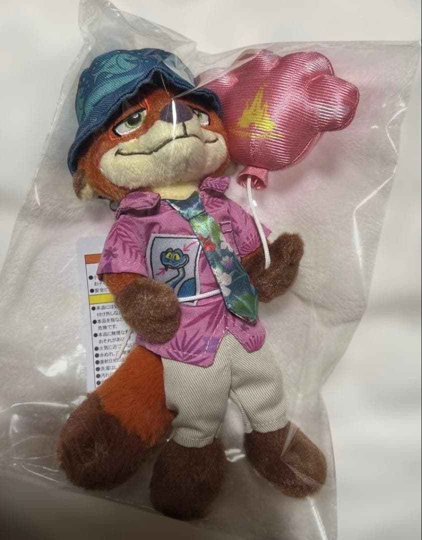 ディズニー　ズートピア　ニック　ペンケースとぬいぐるみバッチ２点