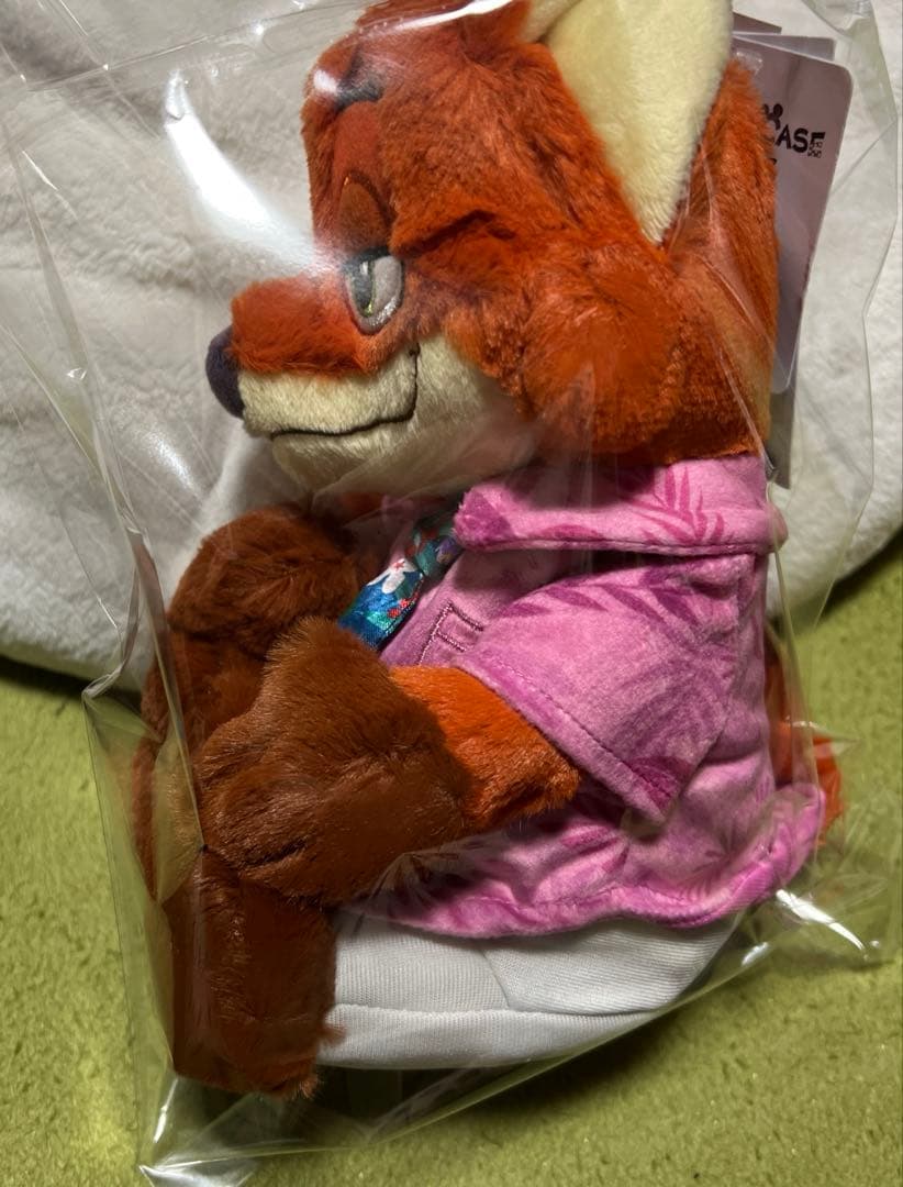 ディズニー　ズートピア　ニック　ペンケースとぬいぐるみバッチ２点