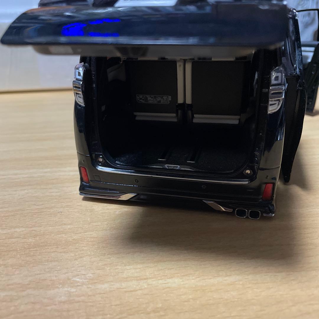 ヴェルファイア　1/18