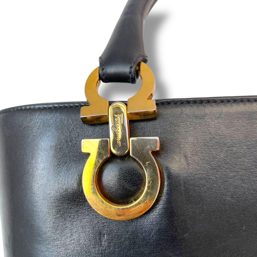 【美品】サルヴァトーレフェラガモ　ハンドバッグ　2way ガンチーニ　レザー　黒