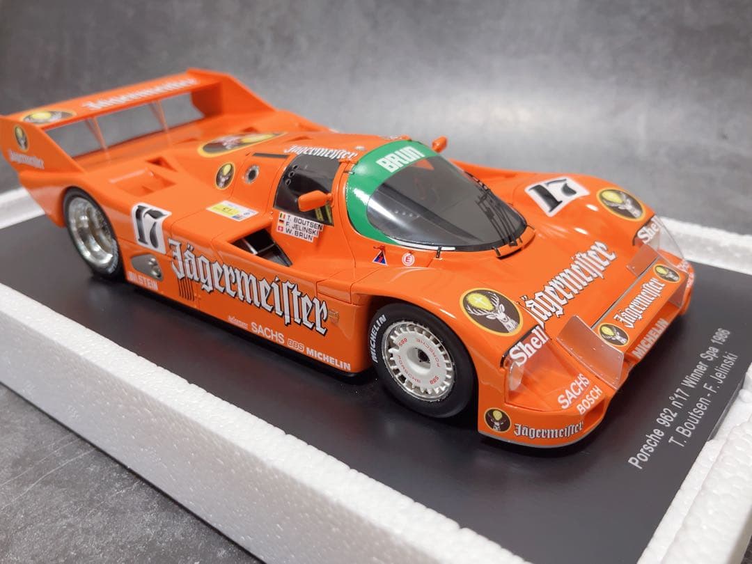 スパーク 1/18 ポルシェ 962 Spa 優勝 #17 イエーガーマイスター
