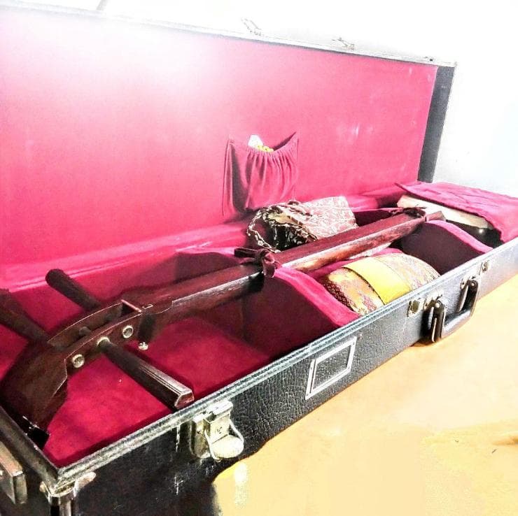 三味線　紅木 中棹 東さわり・ 地唄・撥・ 駒 ・袋他 ケース付