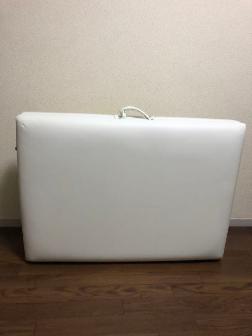 折りたたみエステベッドホワイト ビューティーガレージ