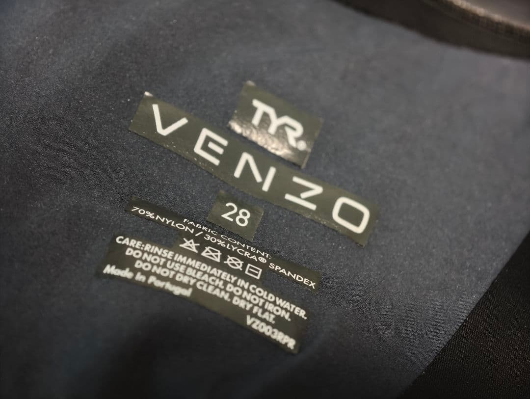 TYR VENZO 28（Lサイズ相当）競泳水着 メンズ