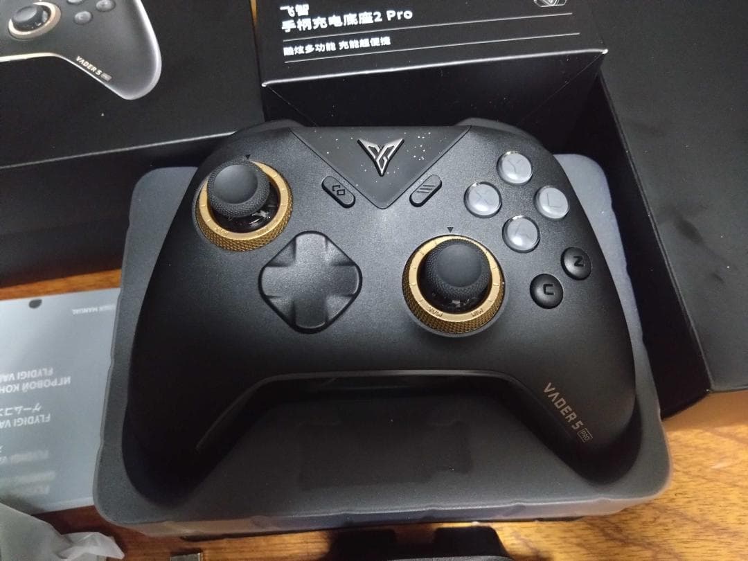 【ほぼ未使用】Flydigi Vader 5 Pro 充電ドック・ケース付