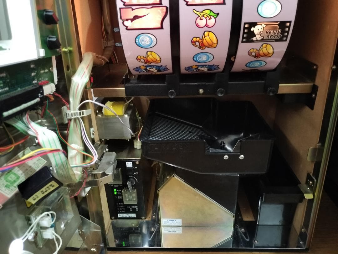 【パチスロ実機】サミー★ベティ・ブープS【オートプレイ付不要機付】４号機