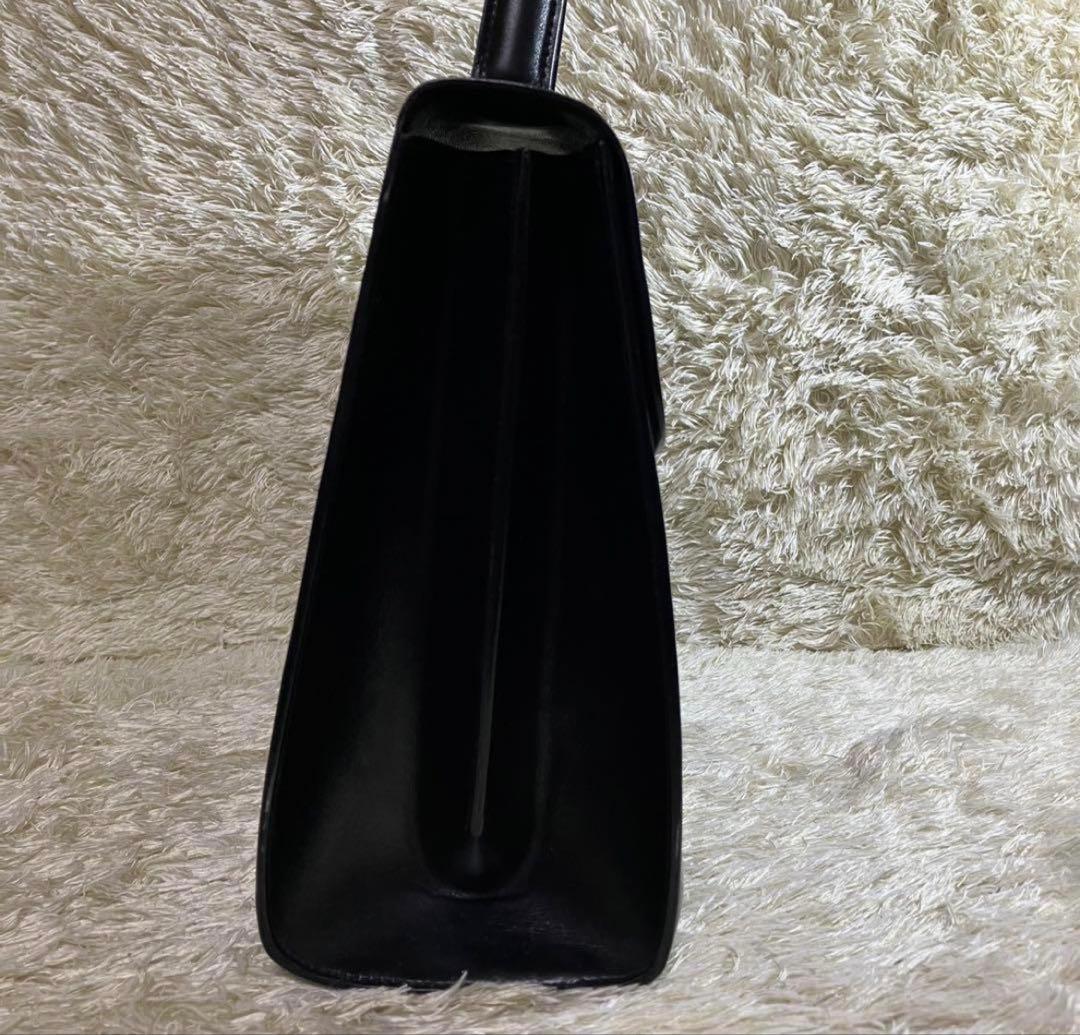 【美品】セリーヌ ハンドバッグ トリオンフ 黒 フラップ 金具 フォーマル