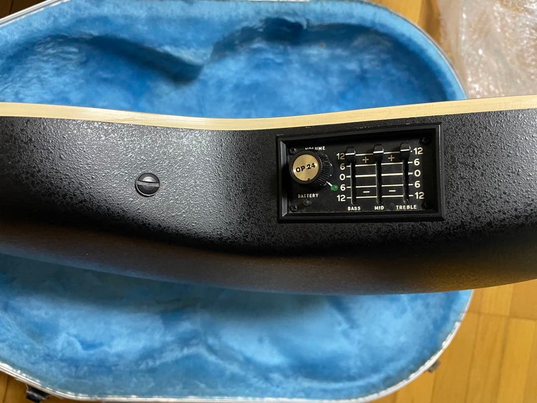 ovation12弦アコースティックギター ブラック。美品、ハードケース付き。