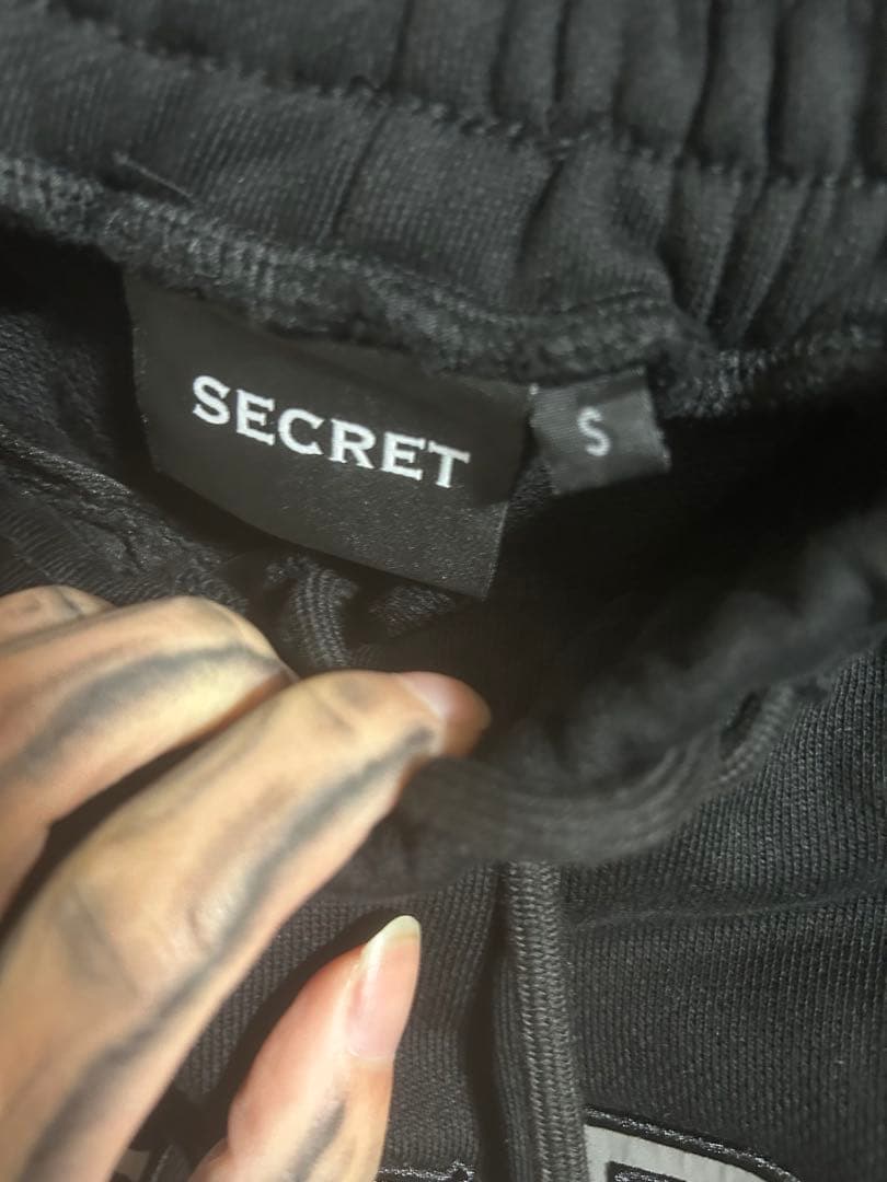 SECRET ロゴ ブラック セットアップ