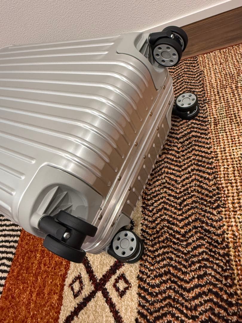 リモワ　オリジナル　キャビン　シルバー　新品