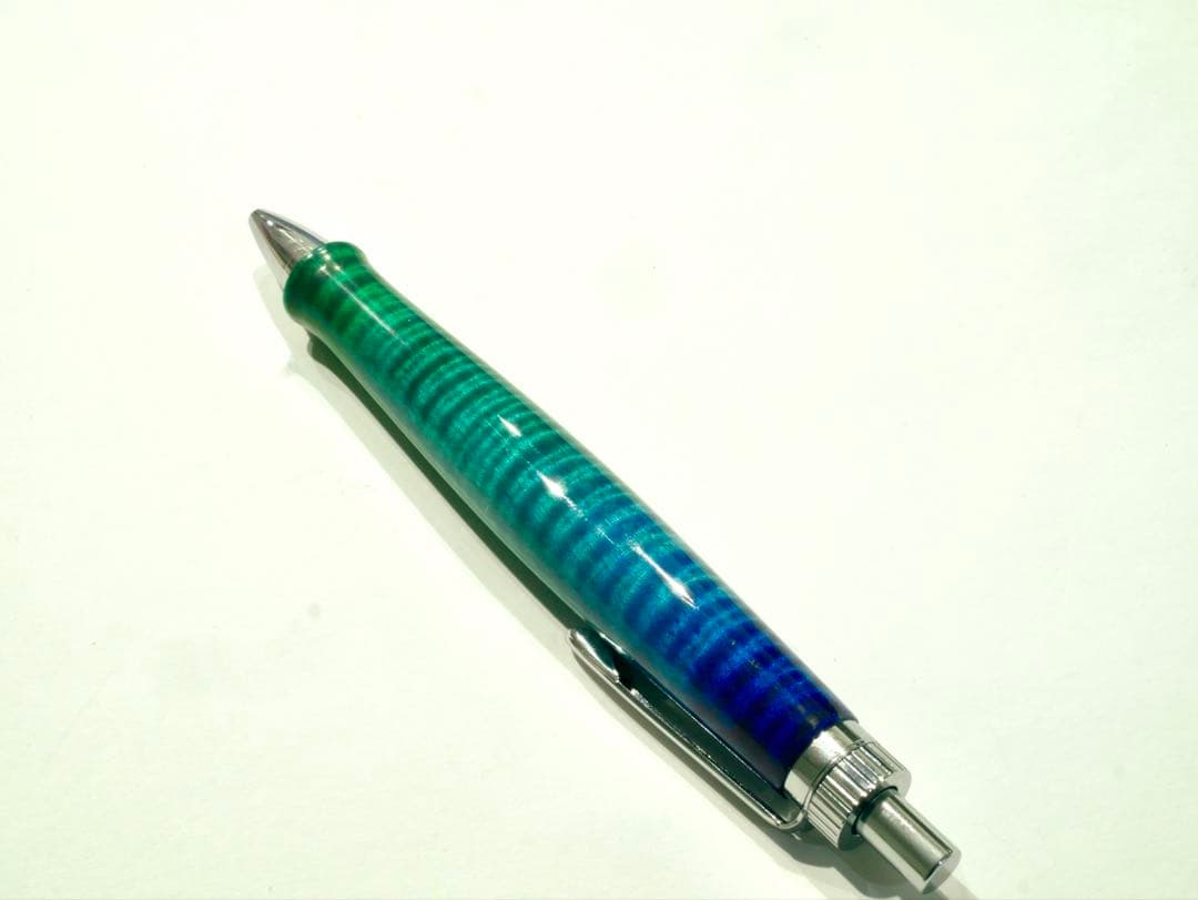 木軸ペン　ラッカー仕上げ　楽器　ギター　栃　縮杢