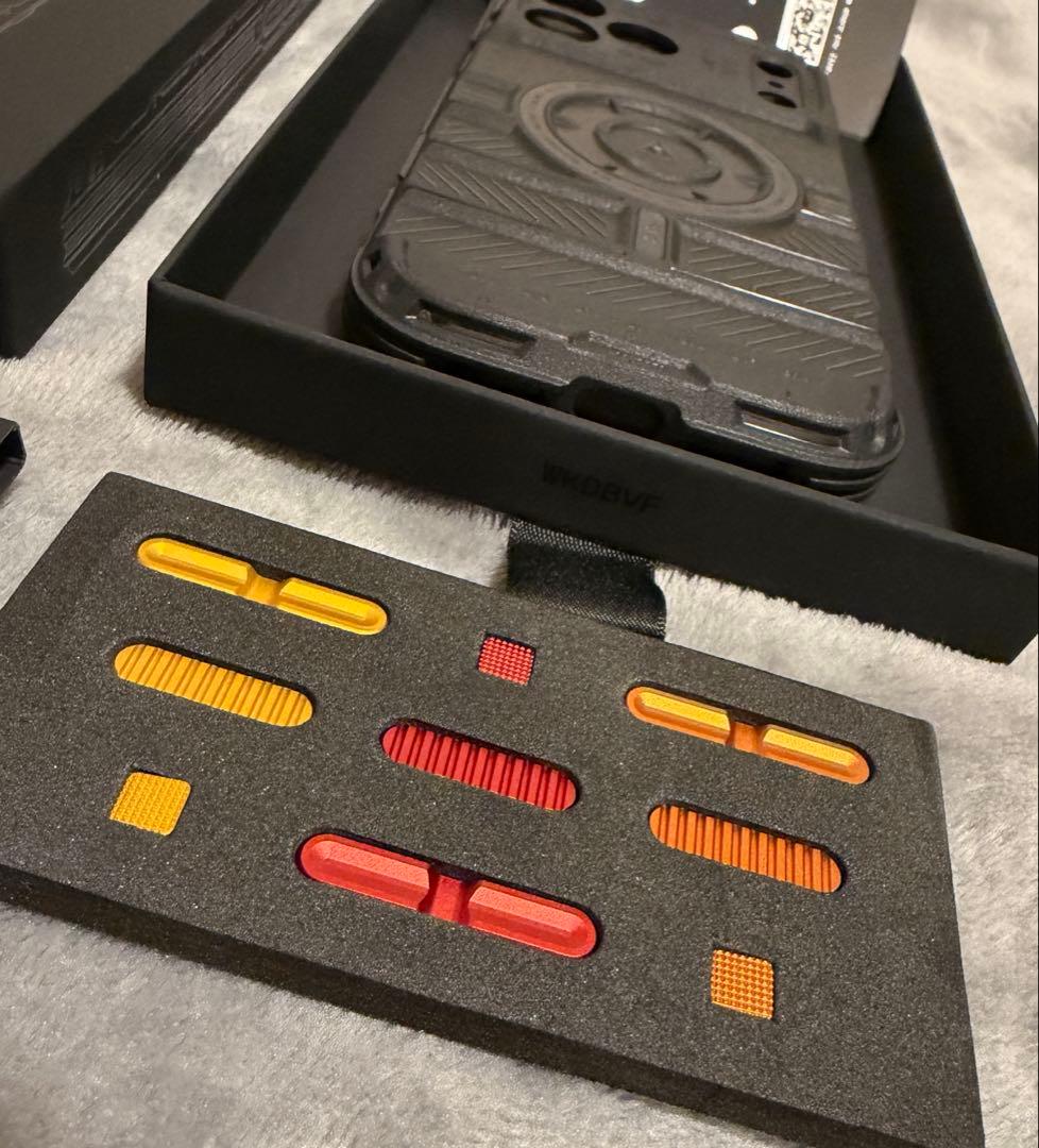 iPhoneアクセサリー dbrand TANK CASE with NAPALM BUTTON