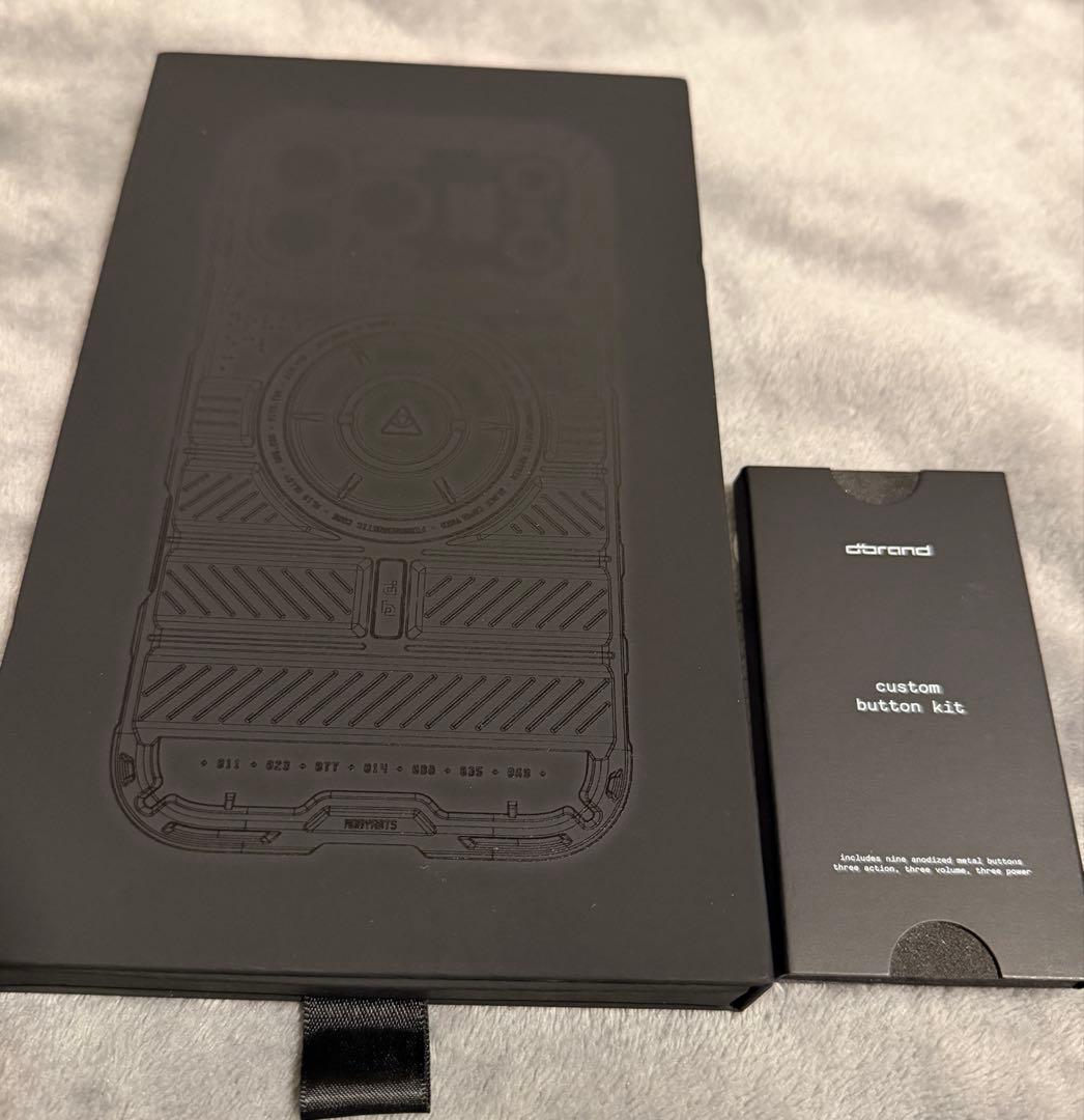 iPhoneアクセサリー dbrand TANK CASE with NAPALM BUTTON