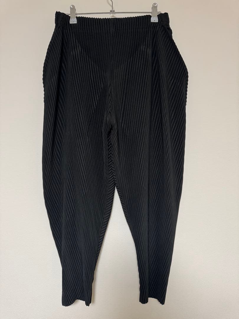 HOMME PLISSE ISSEY MIYAKE テーパードプリーツパンツ