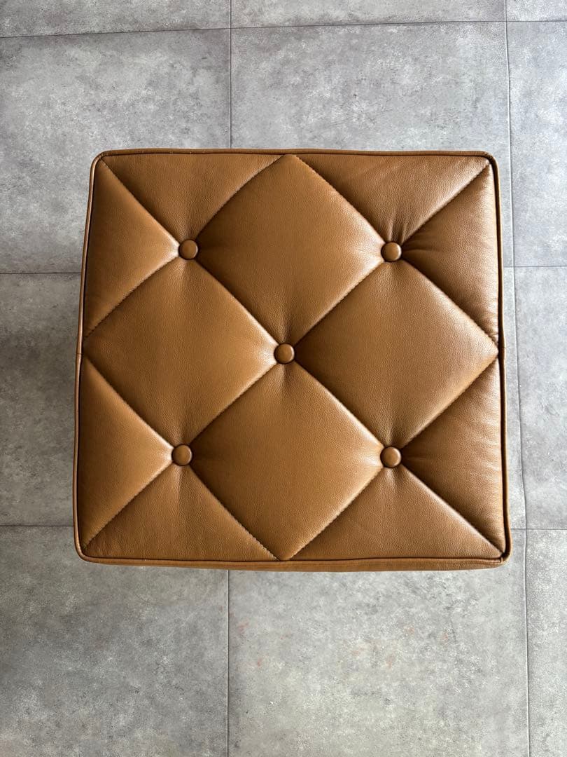 カリモク60 オットマン キャメル　ロビーチェア