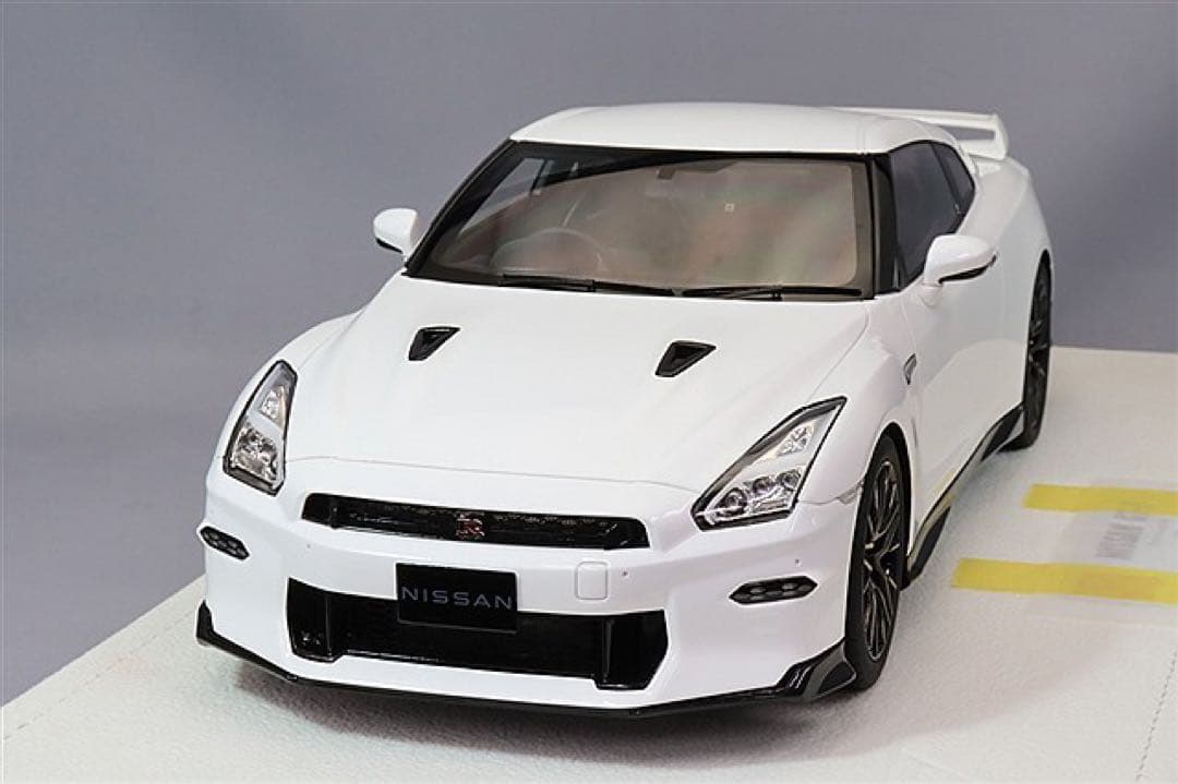 アイドロン 1/18 日産 GT-R プレミアムエディション 2024 ホワイト