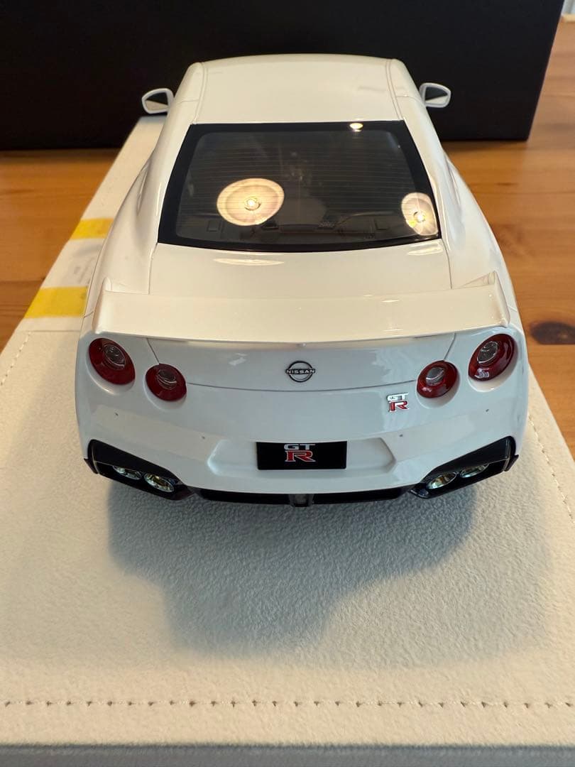 アイドロン 1/18 日産 GT-R プレミアムエディション 2024 ホワイト