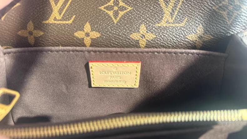 カウレザー トリム スモール メッセンジャー M46279