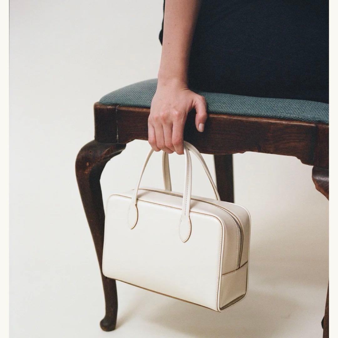 新品　TOUT Y EST トゥティエ 　ロケ スモールバッグ　完売　アイボリー