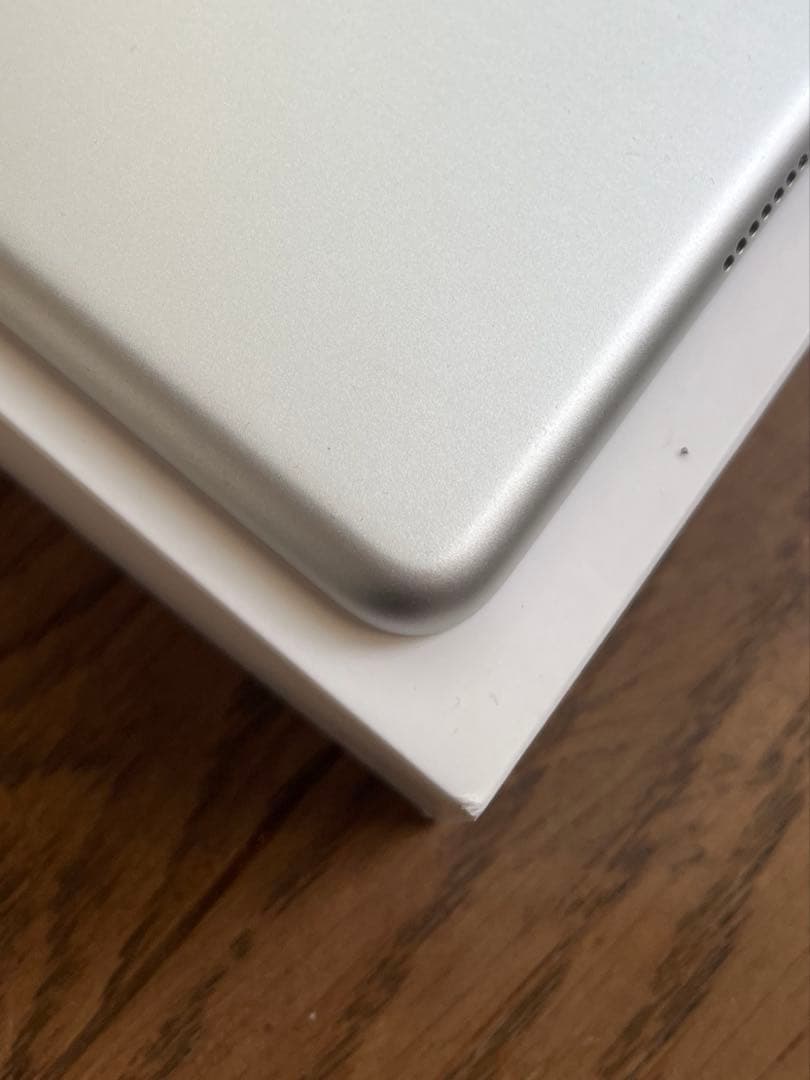 Apple iPad 第8世代 32GB Wi-FIモデルシルバー 本体