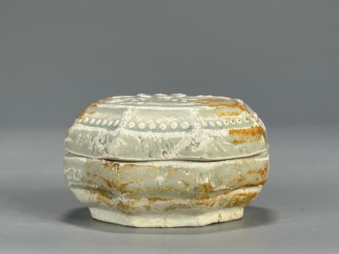 中国美術　宋時代　青白磁　湖田窯　香道具　花卉文香合　古物　時代物　唐物