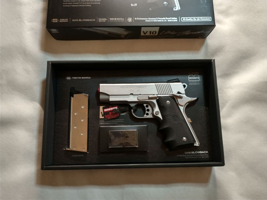 デ*ー様 東京マルイV10UltraCompactとHogue製グリップ