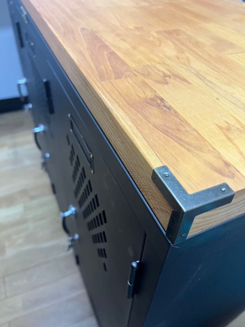 スチール製ロッカー 3扉 木製天板付き