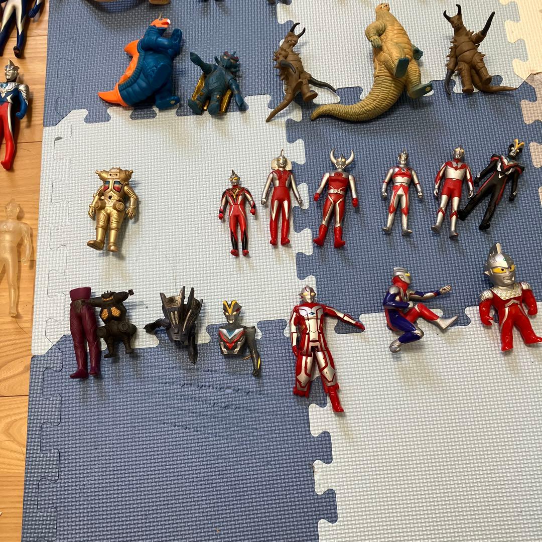 ウルトラマンシリーズ フィギュア 100体　まとめ売り　おまけ付き