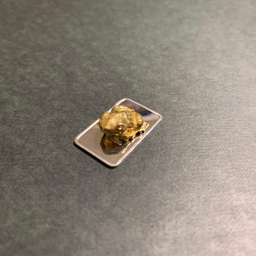 金の蛙 （台座付き） 9g ① 【工芸品】