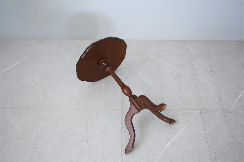 英国アンティーク木製ワインテーブル/サイドテーブル/丸机/飾り棚(89-15)