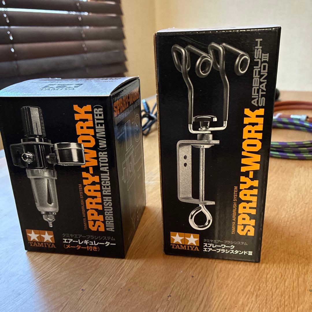 タミヤスプレーワークパワーコンプレッサー　エアブラシスタンド他