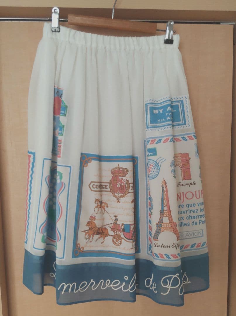 Jane Marple Les Merveilles de Parisスカート