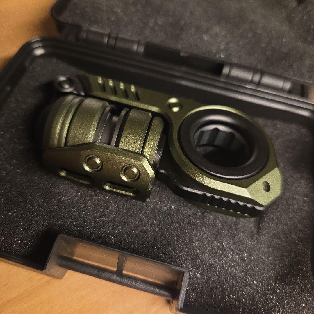 GoBiggeR Sinian Aluminum グリーン フィジェットトイ